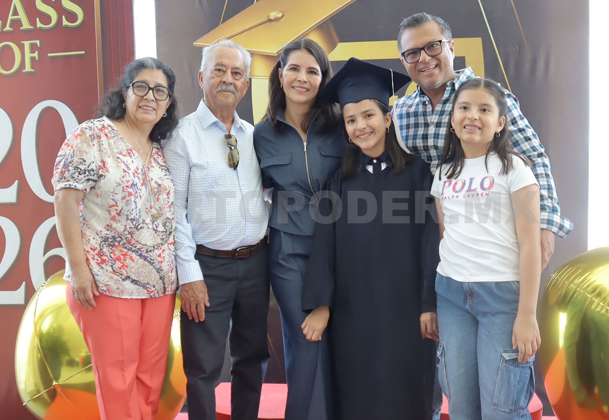 Primaria y secundaria se gradúan