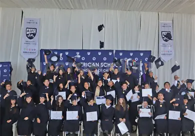 Primaria y secundaria se gradúan