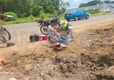 Motorista se estampa en una camioneta