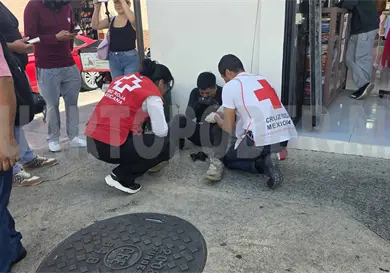 Convulsiona y derrapa; se golpeó con el pavimento