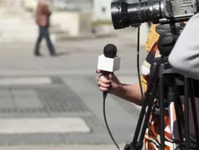 Ven riesgos en regular medios de comunicación