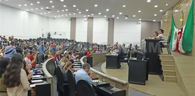 Funcionarios no deben servirse del recurso público