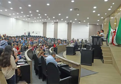 Funcionarios no deben servirse del recurso público