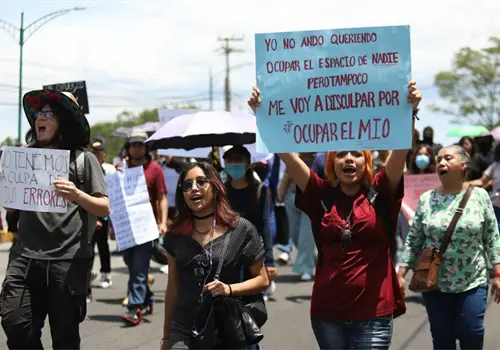 Presentan primeros amparos aspirantes aprobados en UNAM