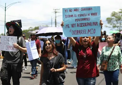 Presentan primeros amparos aspirantes  aprobados