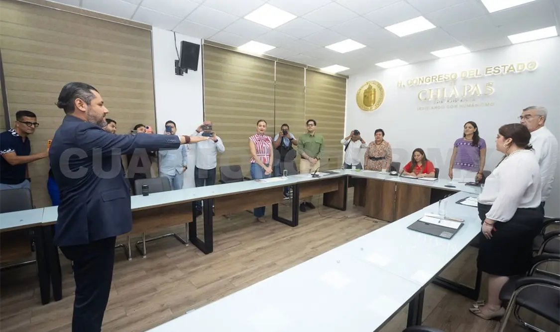 El órgano parlamentario le tomó la protesta de rigor al ahora magistrado. Cortesía