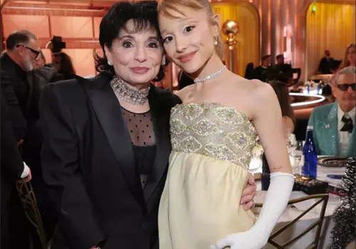 Mamá de Ariana Grande la defiende
