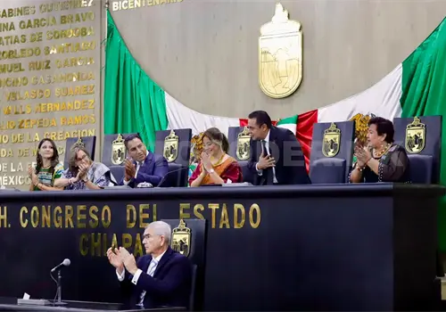 Atestigua Guillén entrega de Medalla Rosario Castellanos
