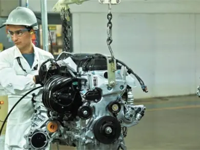 Busca México reducir arancel de 25 % a autos