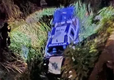 Patrulla se accidenta al caer a un barranco Patrulla se accidenta al caer a un barranco
