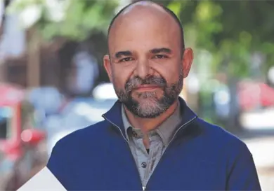 Bernal Granados retorna a la poesía