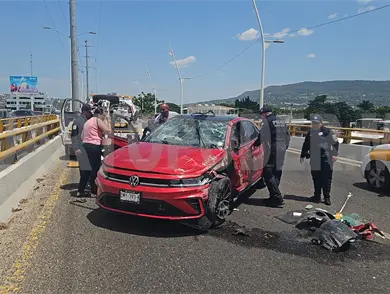 Vuelca automóvil en el libramiento Norte