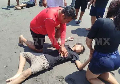 Rescatan a menores en riesgo de ahogarse Rescatan a menores en riesgo de ahogarse