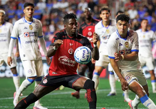 Cruz Azul y Xolos se unen a la cima del campeonato