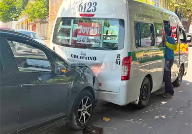 Cinco lesionados en colisión por alcance Cinco lesionados en colisión por alcance