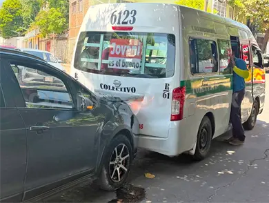 Cinco lesionados en colisión por alcance Cinco lesionados en colisión por alcance