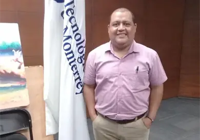 Otorgan Pergamino José Luis Castro