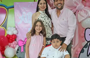 Alycé cumple 8 añotes