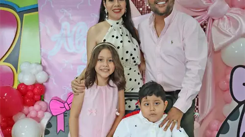 Alycé cumple 8 añotes