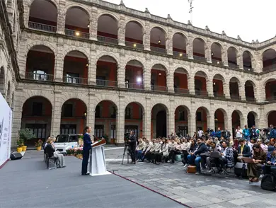 Presenta Sheinbaum el minivehículo Olinia de Carga