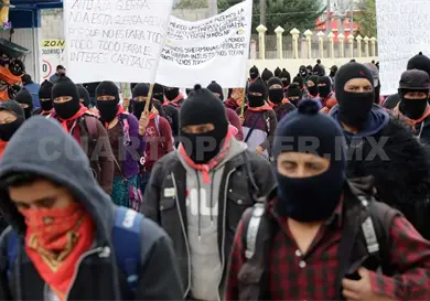 4 mil 500 indígenas tomaron siete cabeceras en 1994 4 mil 500 indígenas tomaron siete cabeceras en 1994