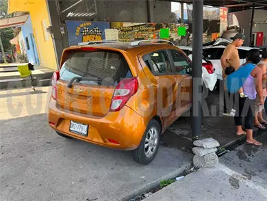 Lesionan a trabajador de autolavado en carambolazo