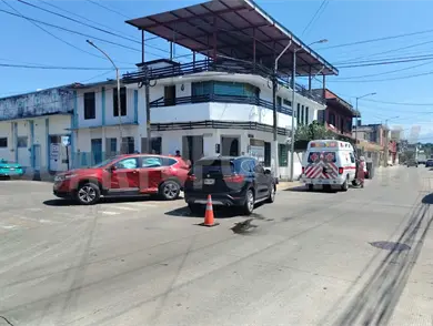 Encontronazo entre dos SUV deja cinco heridos