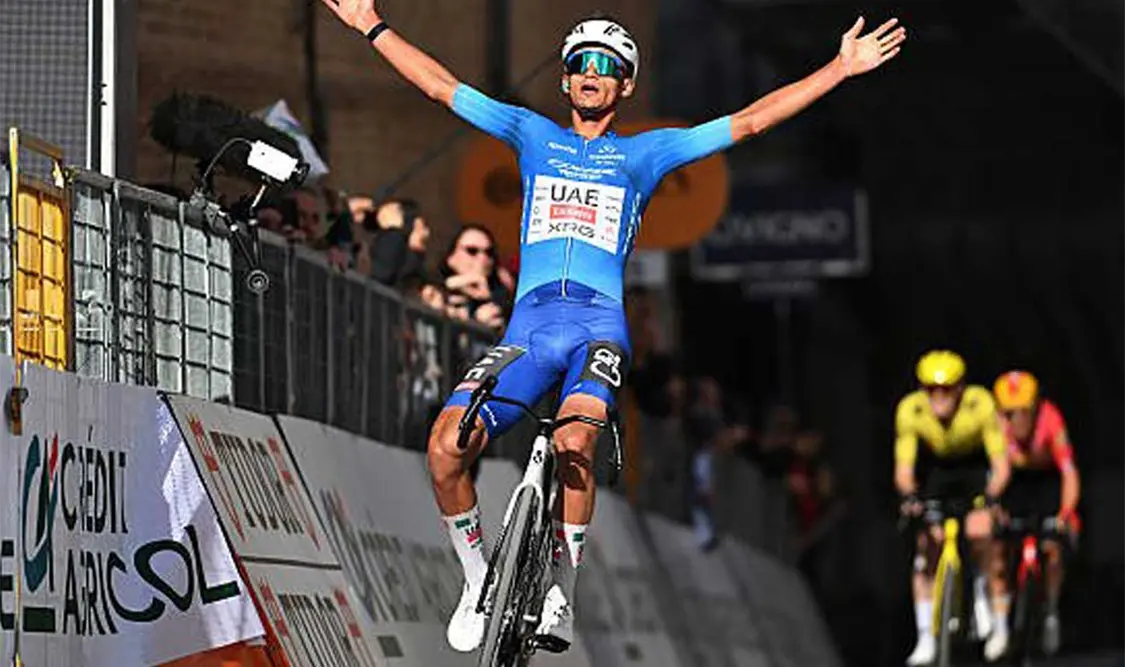Imparable, el mexicano Isaac del Toro conquistó su victoria número 32 como ciclista profesional. Agencias