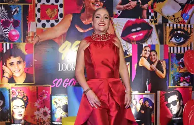 Natalia disfruta su cumpleaños art pop