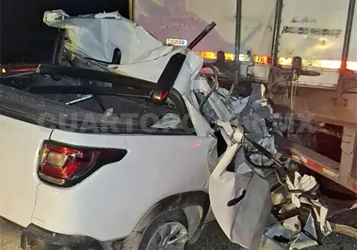 Se incrusta en tráiler; el conductor falleció