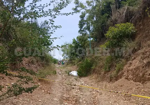 Encuentran cuerpo en camino de terracería