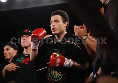 JC Chávez Jr. todavía no cuelga los guantes
