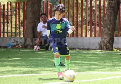 Diego Alvarado, campeón goleador de Liga Tux 7