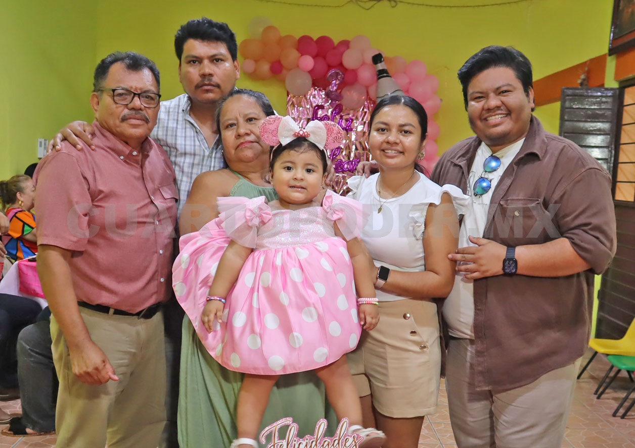 Aylin festeja su segundo año de vida