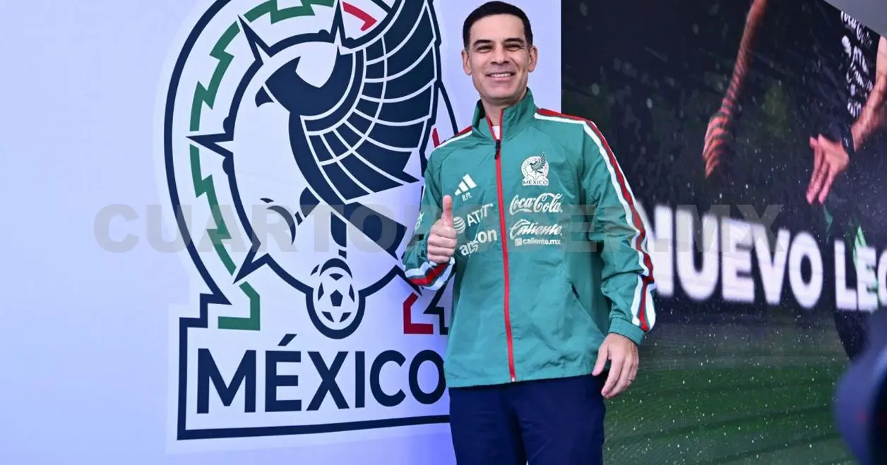 El exjugador, de 47 años, releva en el cargo a Javier Aguirre, con quien trabajó desde agosto de 2024. Agencias