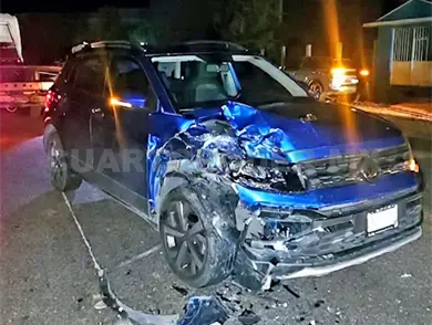 Dos personas heridas en un choque frontal