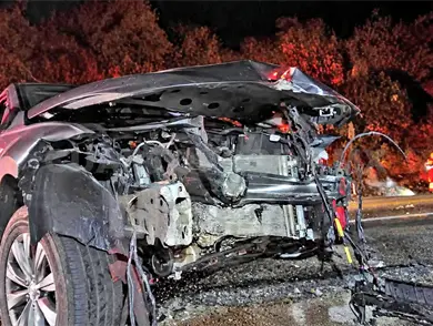 Piedras sobre la autopista causan aparatoso percance