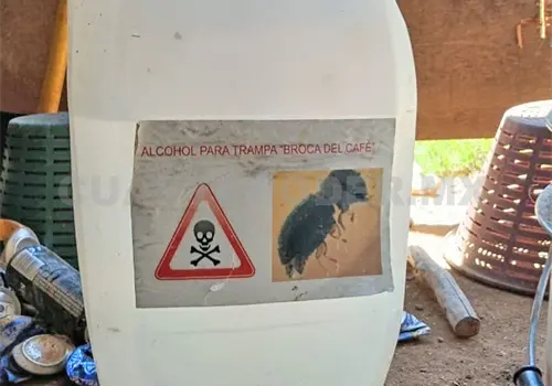 Mueren al tomar químico agrícola