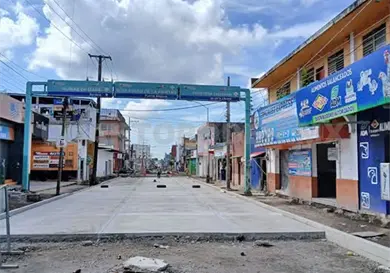 Piden sanción a constructora por calle inconclusa