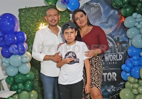 Víctor Alejandro cumplió 10 años
