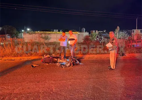 Chocan por alcance camioneta y moto