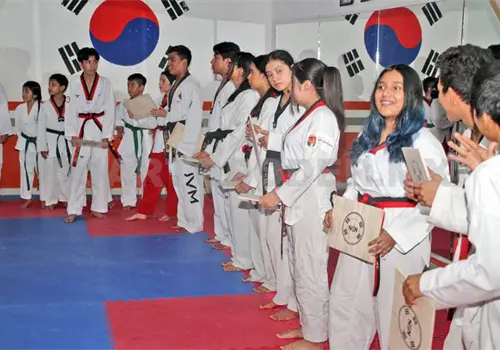 Disciplina y formación en examen de grados Kups