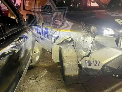 Trata de huir e impacta contra tres patrullas
