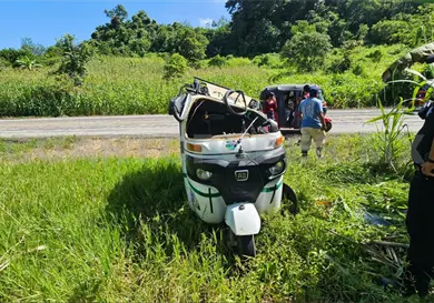 Aprendía a manejar, pero acabó volcando Aprendía a manejar, pero acabó volcando