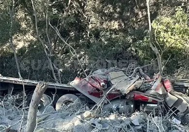 Cae a barranco de 50 metros de profundidad Cae a barranco de 50 metros de profundidad