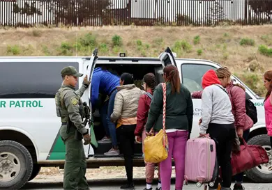 Cobrar multas a deportados, otra presión de Trump