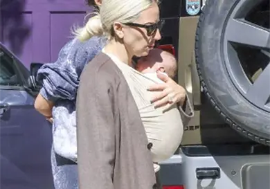 Gaga recurrió a la gestación subrogada