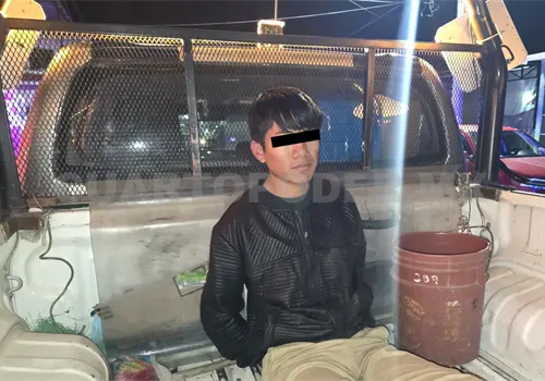 Vecinos sorprenden a ladrón y lo detienen