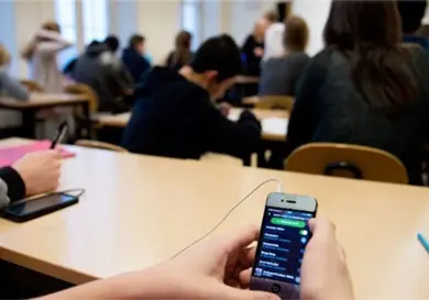 Piden dictamen sobre prohibir móviles en escuelas