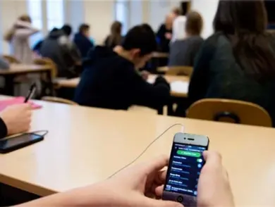 Piden dictamen sobre prohibir móviles en escuelas